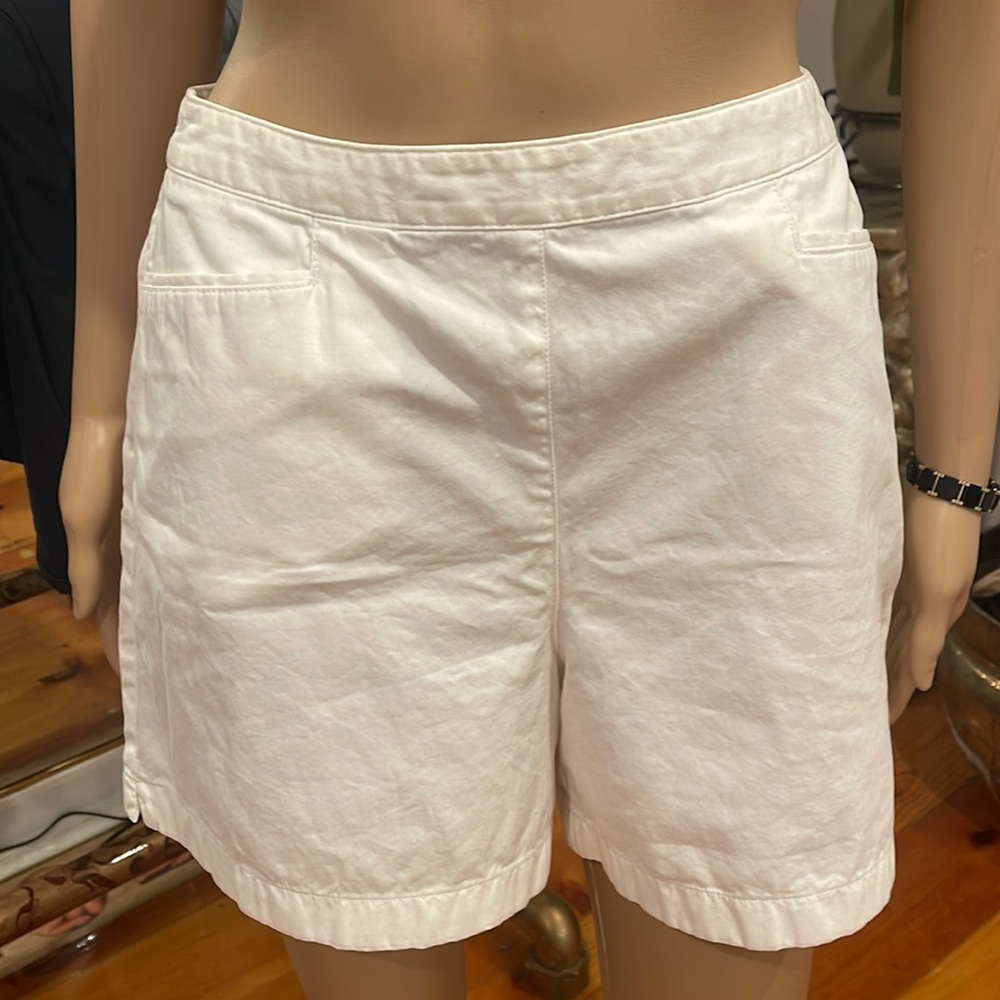 Ann Taylor Womens  white 100% cotton Shorts Side Zip Size 6
